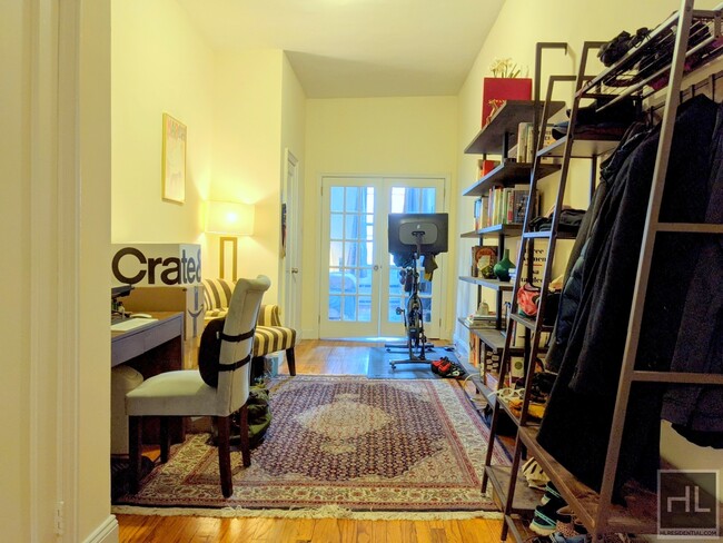 Building Photo - Beautiful Lenox Hill Convertible One Bedroom