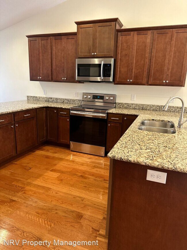 Foto del edificio - 3 br, 2 bath House - 170 Justin Lane