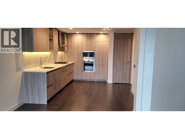 Photo du bâtiment - 4880 Lougheed Hwy.