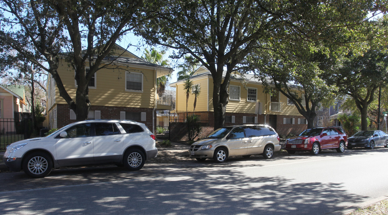 Foto del edificio - Heights Blvd