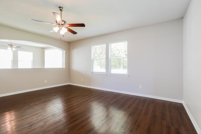 Foto del edificio - 2411 Watermill Dr