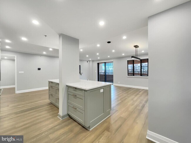 Building Photo - 4801 Hampden Ln