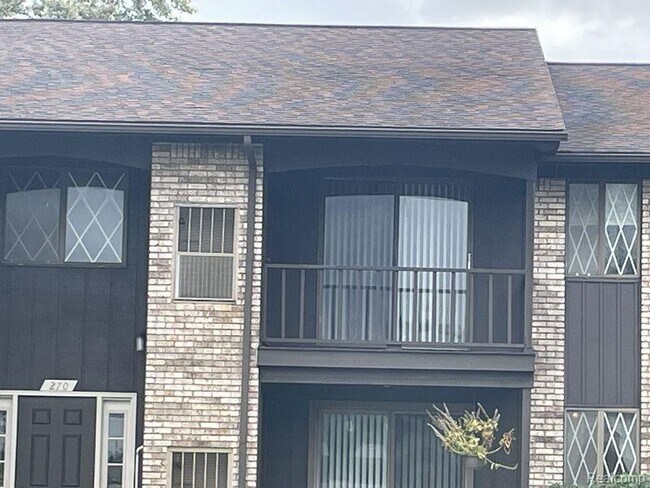 Building Photo - 270 E Thirteen Mile Rd