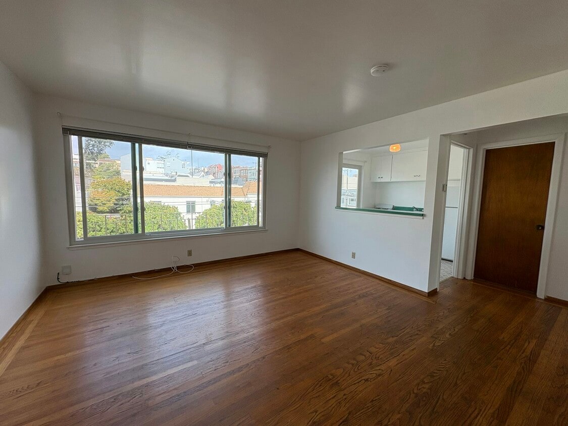 Foto principal - 2901 Cabrillo St