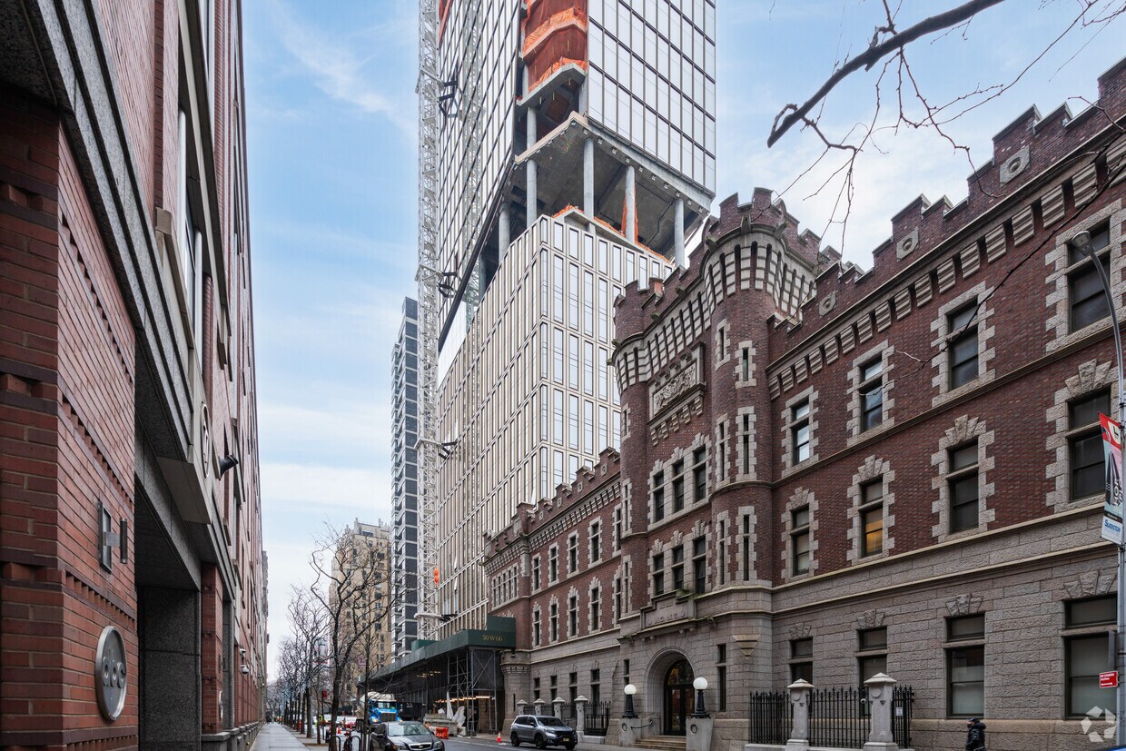 Building Photo - 50 W 66th St
