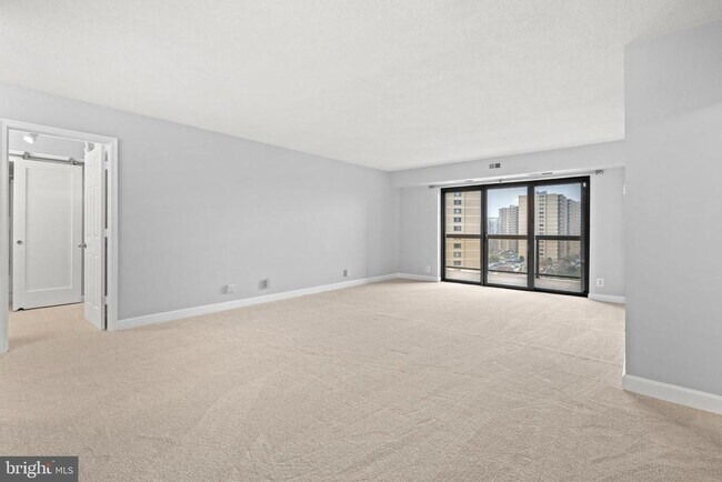 Foto del edificio - 307 Yoakum Pkwy