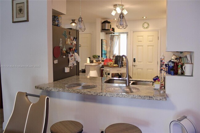 Foto del edificio - 1100 NE 191st St