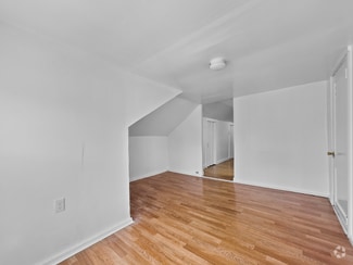 Building Photo - 76 Elmwood Rd