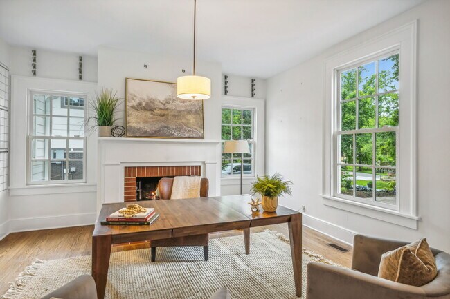 Foto del edificio - 2126 Sharondale Dr