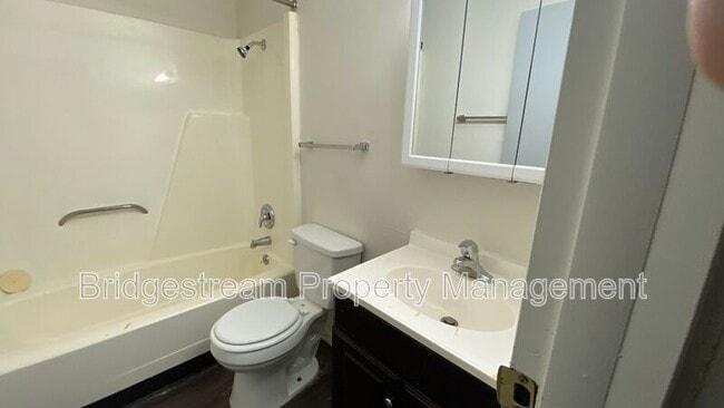 Building Photo - 1299-4 Sanlor