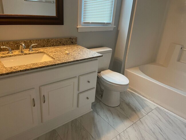 Foto del edificio - Renovated 3 Bedroom in Adams Farm