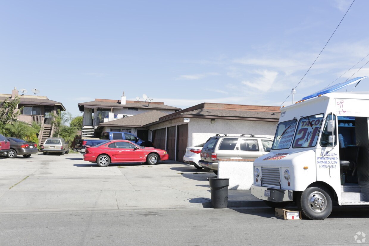 Primary Photo - 3 Unit Multifamily