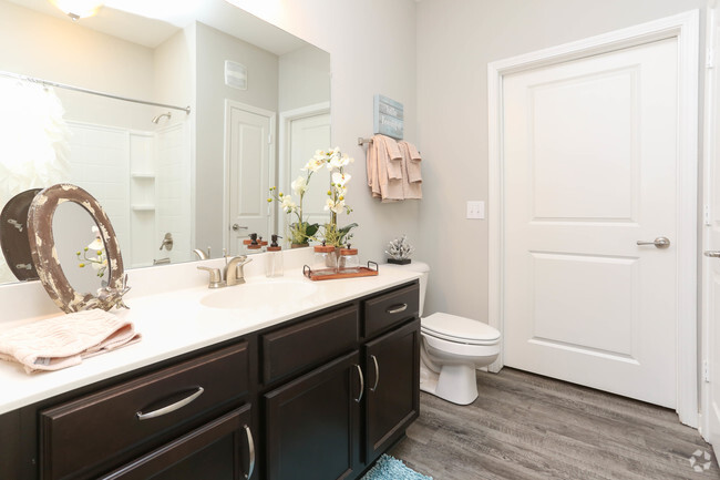 2HAB, 2BA - Cuarto de baño - Hurstbourne Estates