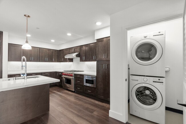 Unit 100 - 800 Santa Barbara St