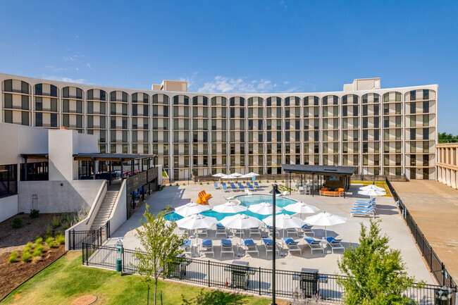 Piscina con estilo de centro turístico - The Presley Apartments