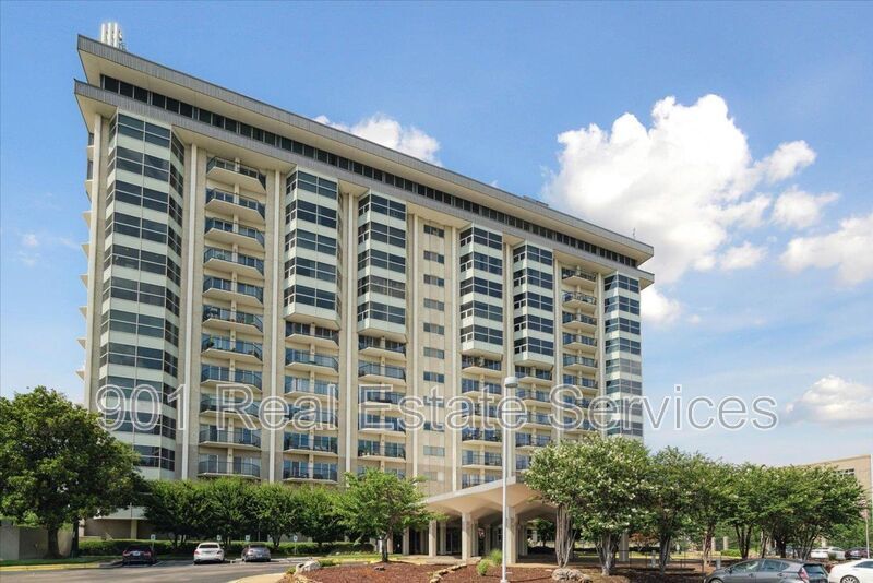Foto principal - 655 Riverside Dr