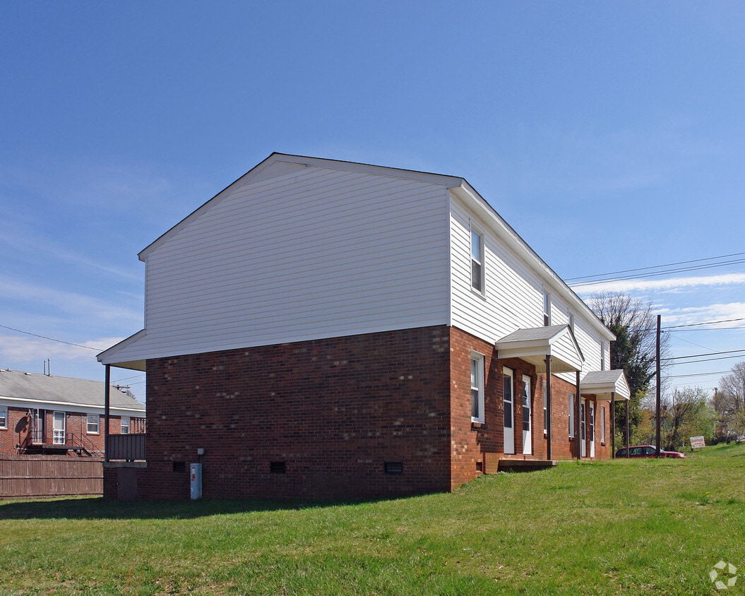 Building Photo - 1415 E Fifth St