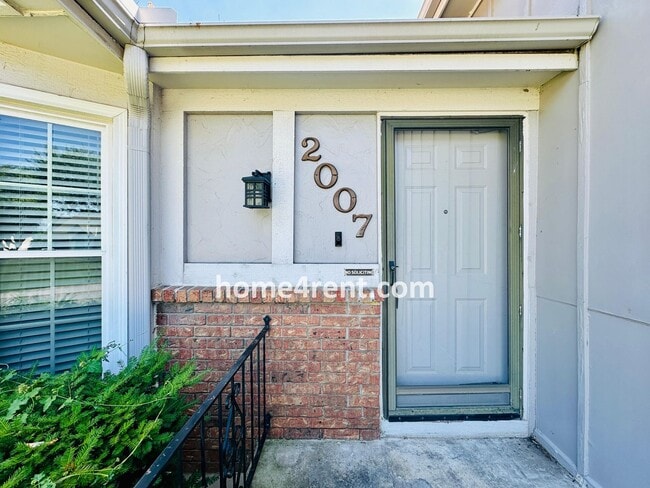 Building Photo - A Beautiful Olathe Home in a Quiet Neighbo...