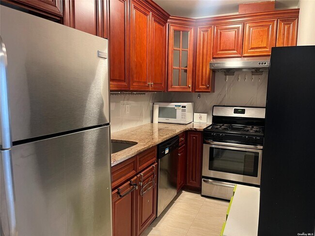 Building Photo - 132-15 41st Ave