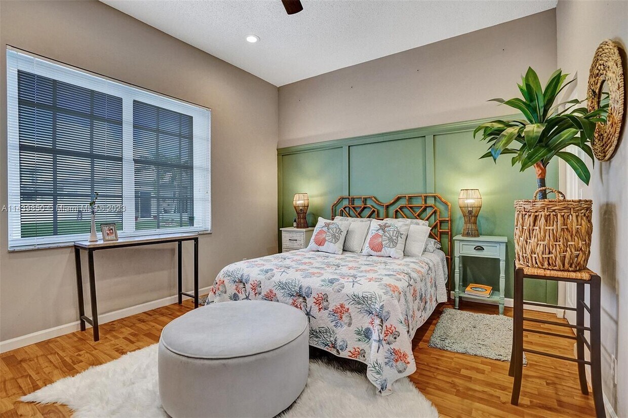 Foto del edificio - 6928 NW 33rd St