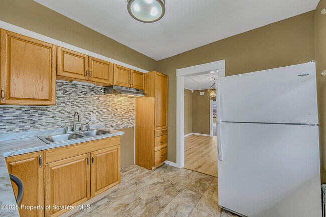 Foto del edificio - 1703 Green Ridge St