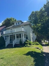 Building Photo - 2261 Maplewood Rd