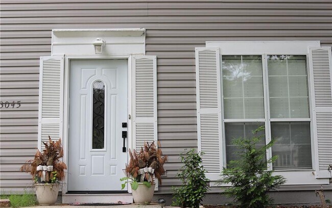 Foto del edificio - 3045 Shadow Walk Ln