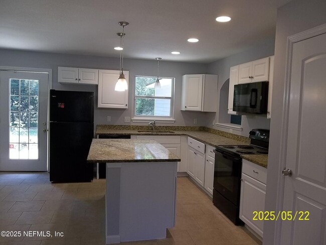 Building Photo - 7816 Delaroche Dr