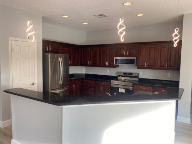 Foto del edificio - 17314 Cape Horn Blvd