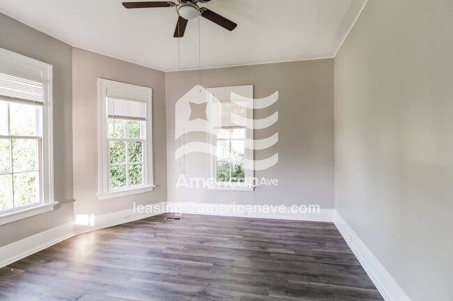 Building Photo - 717 28th St