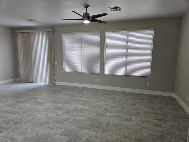 Foto del edificio - 993 White Glacier Ave