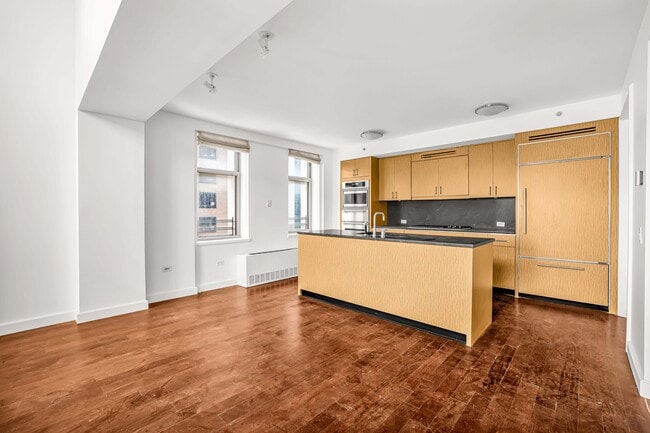 Building Photo - 100 W 58th St