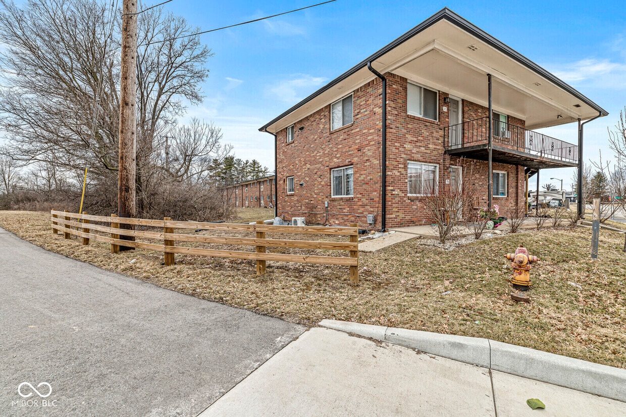 Building Photo - 10301 Medallion Dr
