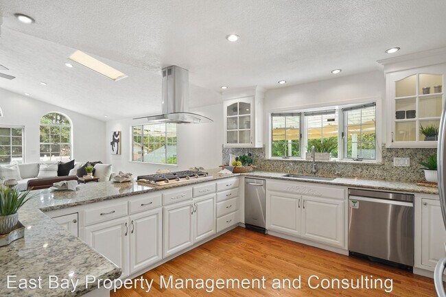 Building Photo - 6 br, 4.5 bath House - 136 Mill Creek Rd.