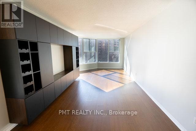 Building Photo - 222 The Esplanade