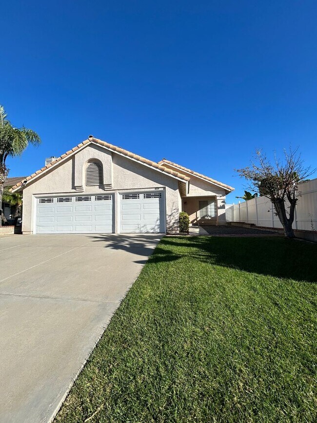Building Photo - 40114 Palma Vista St