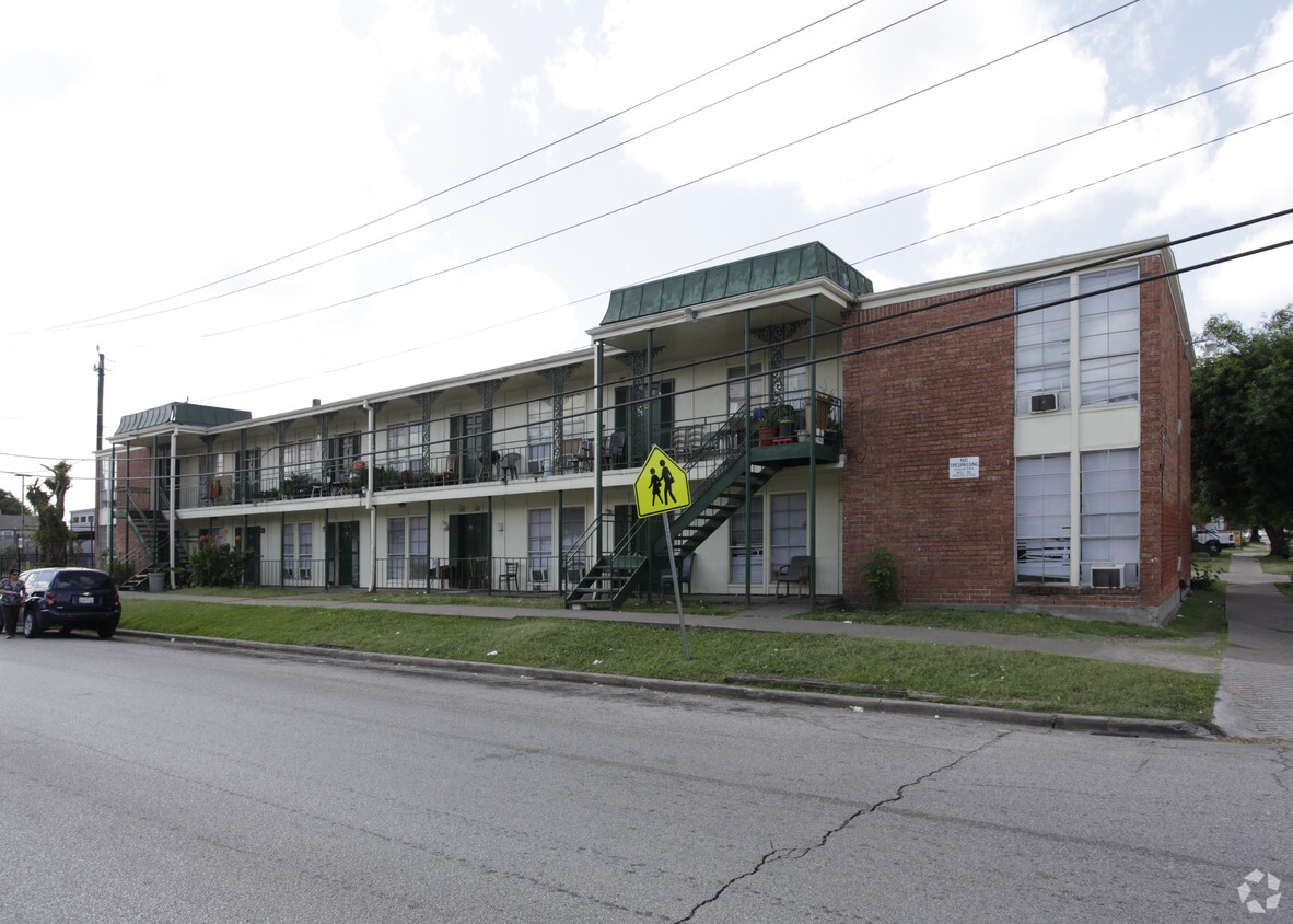 Building Photo - Fiesta Plaza Apartments