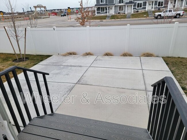 Foto del edificio - 3713 W Cold Pond Ave