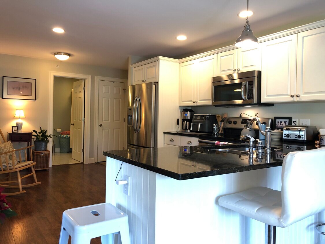 Photo of identical apartment in the building - 2 Davis Point Ln