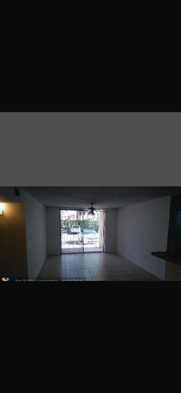 Foto del edificio - 1749 Village Blvd
