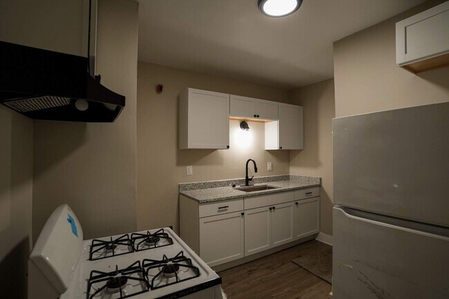 Building Photo - Fully Renovated 3-Bedroom Home  Move-In Re...