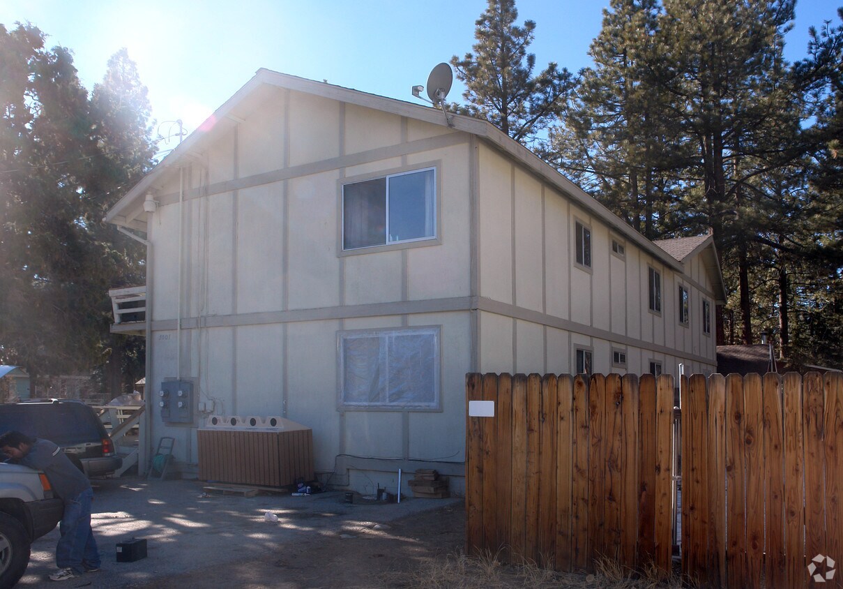 Building Photo - 1001 Green Way Dr