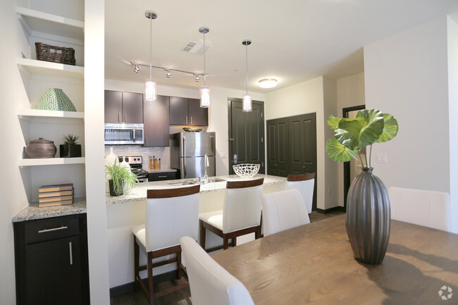 1BR, 1BA - Macaslin A - Centre Court Apartment Homes