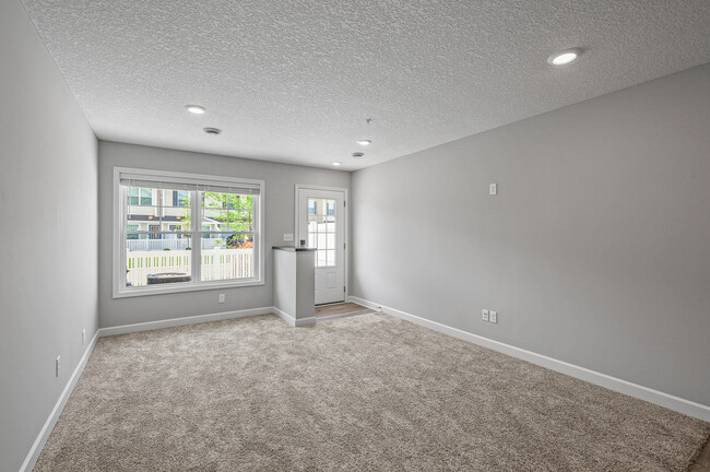 Building Photo - 10884 Everest Pl N