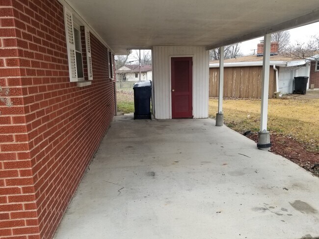 Building Photo - 140 High Forest Dr