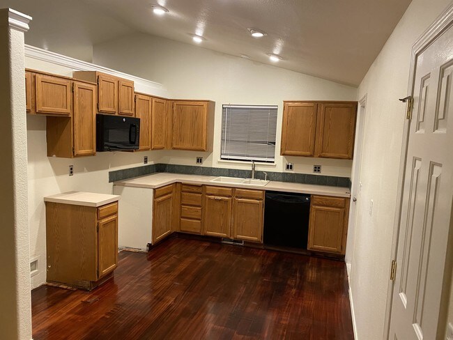 Foto del edificio - 1300 W Targee St