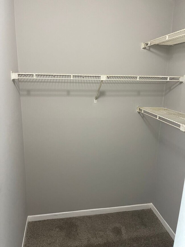Building Photo - ONE BEDROOM ONE BATHROOM!! Waterfront Comm...