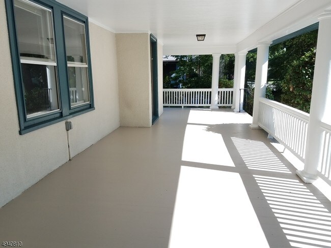 Foto del edificio - 114 Edgemont Rd