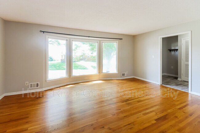 Foto del edificio - 13021 Corrington Ave