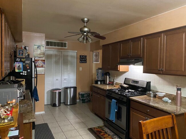 Foto del edificio - 107 Edison Glen Ter